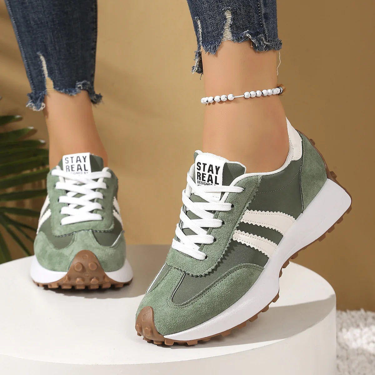 Zapatillas de deporte de mujer con suela gruesa de primavera 2026, nuevas zapatillas informales de cuero con retales, zapatos cómodos informales para exteriores para mujer, zapatos de mujer