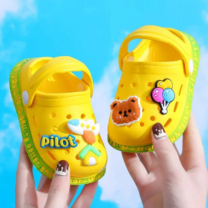 Sandalias de verano para niñas, niños, niñas, sandalias de dibujos animados para bebés, tacón plano, zapatillas suaves sólidas de dibujos animados, calzado para jardín para niños