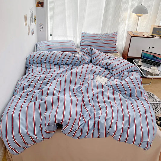 Juego de sábanas de cuatro piezas con funda nórdica de rayas rojas y azules simples con ropa de cama de algodón lavada en la cama