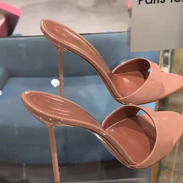 Moda occidental 2025 Punta estrecha Tacones altos Zapatillas con tapa Punta puntiaguda Punta abierta Sandalias de tacón de aguja simples y versátiles negras