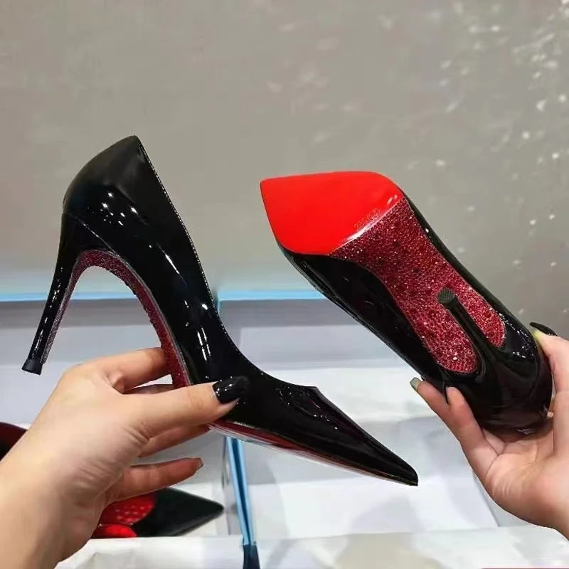 Zapatos de tacón alto con diamantes de imitación para mujer, tacones delgados, nuevos, impresionantes y sexys, zapatos de boda negros de charol con punta, zapatos de tacón alto.