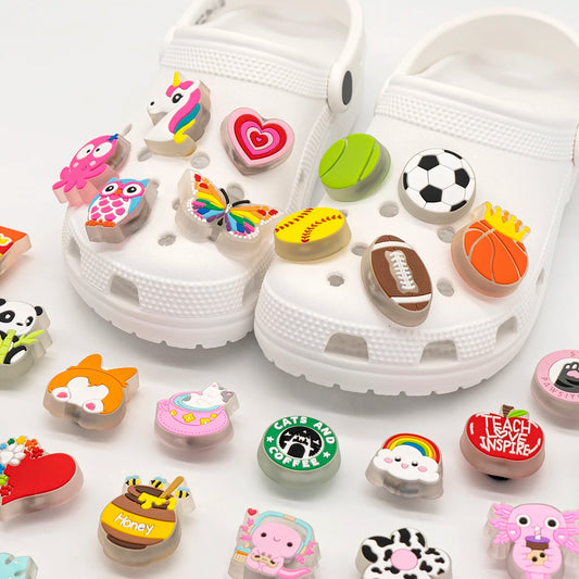 Decoración de colgante de zapato LED de corazón rosa para niñas, Pin de unicornio de búho y mariposa para sandalias, accesorios de hebilla de zueco de fútbol
