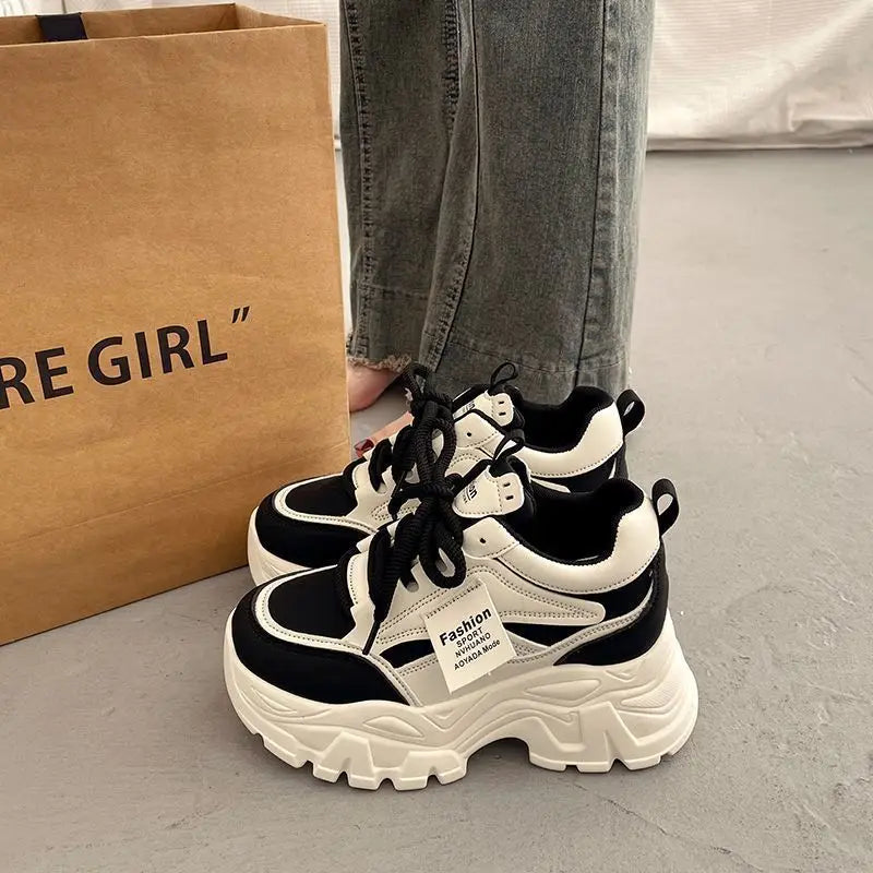 Zapatillas de plataforma para mujer, nuevas zapatillas vulcanizadas resistentes al desgaste para otoño, zapatos de moda con cordones para mujer, zapatos informales de entrenamiento