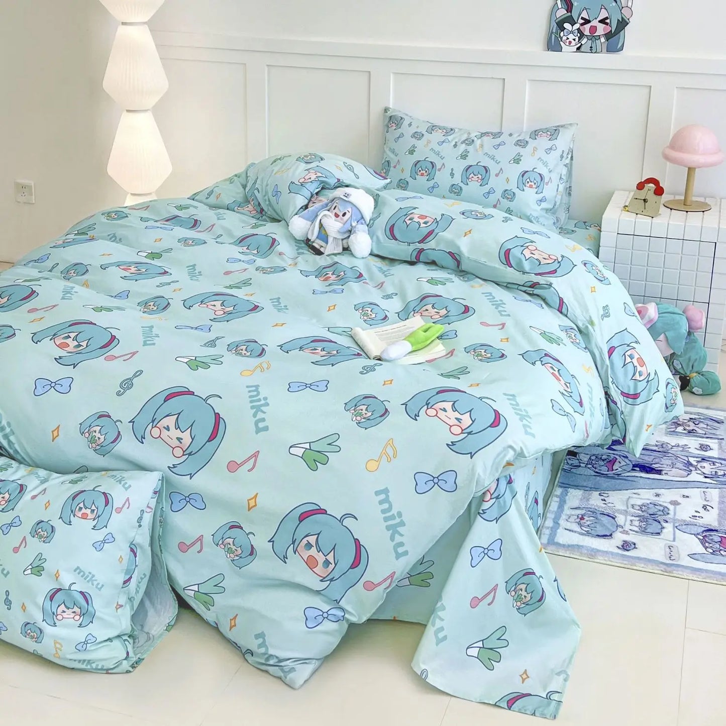 Nuevo Juego de cama Miku de 4 piezas totalmente de algodón para niñas, sábanas bonitas de dibujos animados de Anime, juego de cama para dormitorio de estudiantes, fundas de almohada, funda nórdica