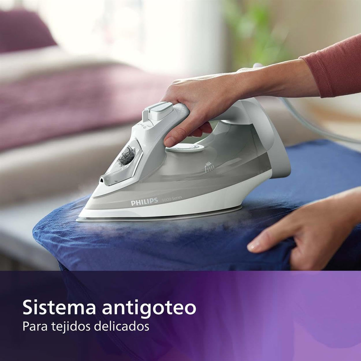 Philips Serie 5000 Plancha de Vapor, 2400W de Potencia, 45g/min, Golpe de Vapor 180g, Vapor Vertical, Suela SteamGlide Plus, Negro/Púrpura (DST5030/80)