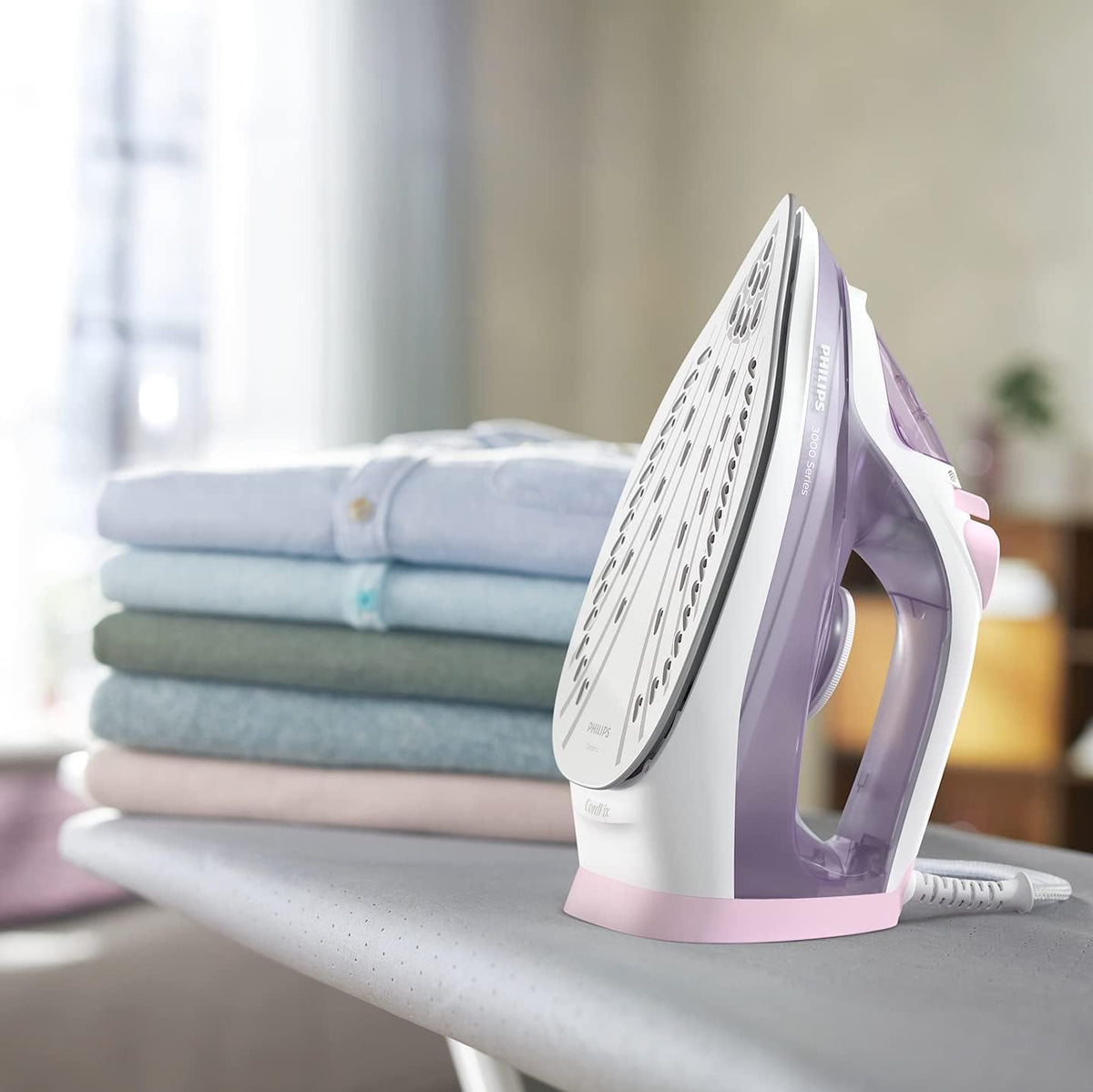Philips Serie 5000 Plancha de Vapor, 2400W de Potencia, 45g/min, Golpe de Vapor 180g, Vapor Vertical, Suela SteamGlide Plus, Negro/Púrpura (DST5030/80)