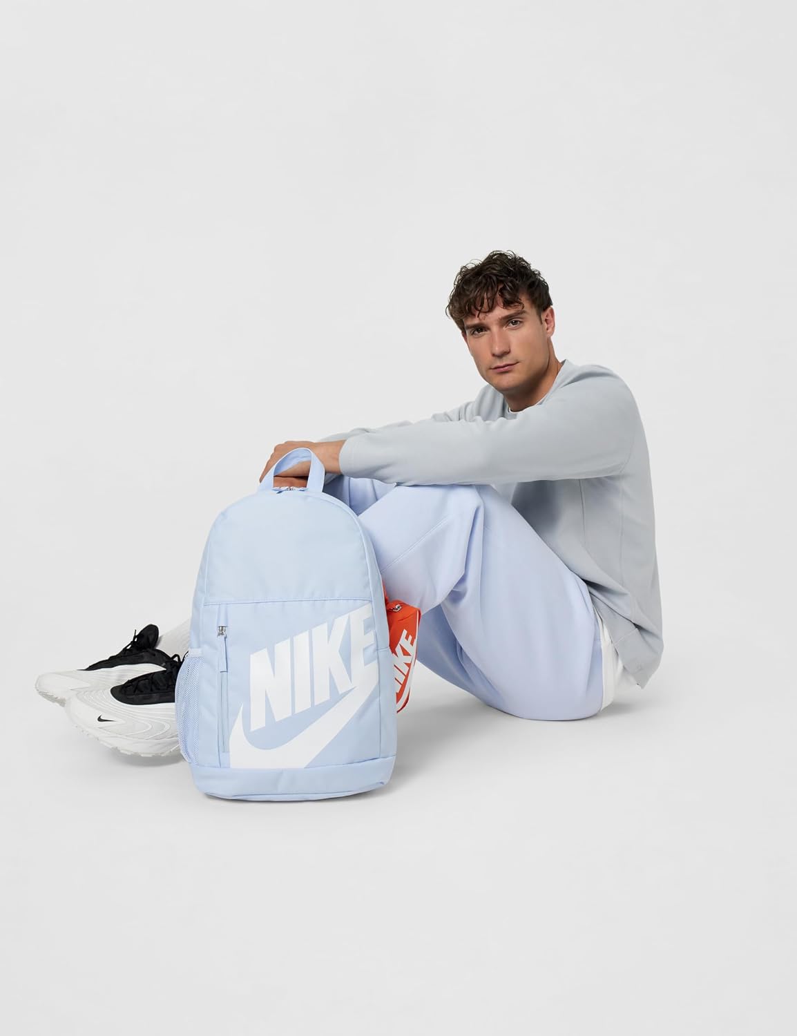 Nike Elmntl Shoebox - Mochila unisex para niños, color azul, naranja y blanco