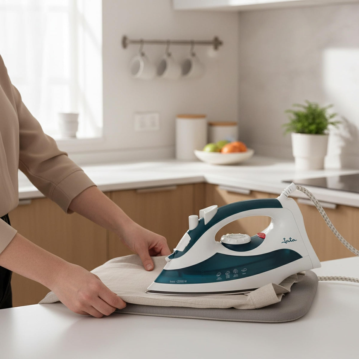 JATA PL225 - Plancha de Vapor Ropa 2200W con Golpe de Vapor 160 g, Vapor Vertical, Suela Acero Inoxidable, Sistema Antigoteo y Antical, Autolimpieza