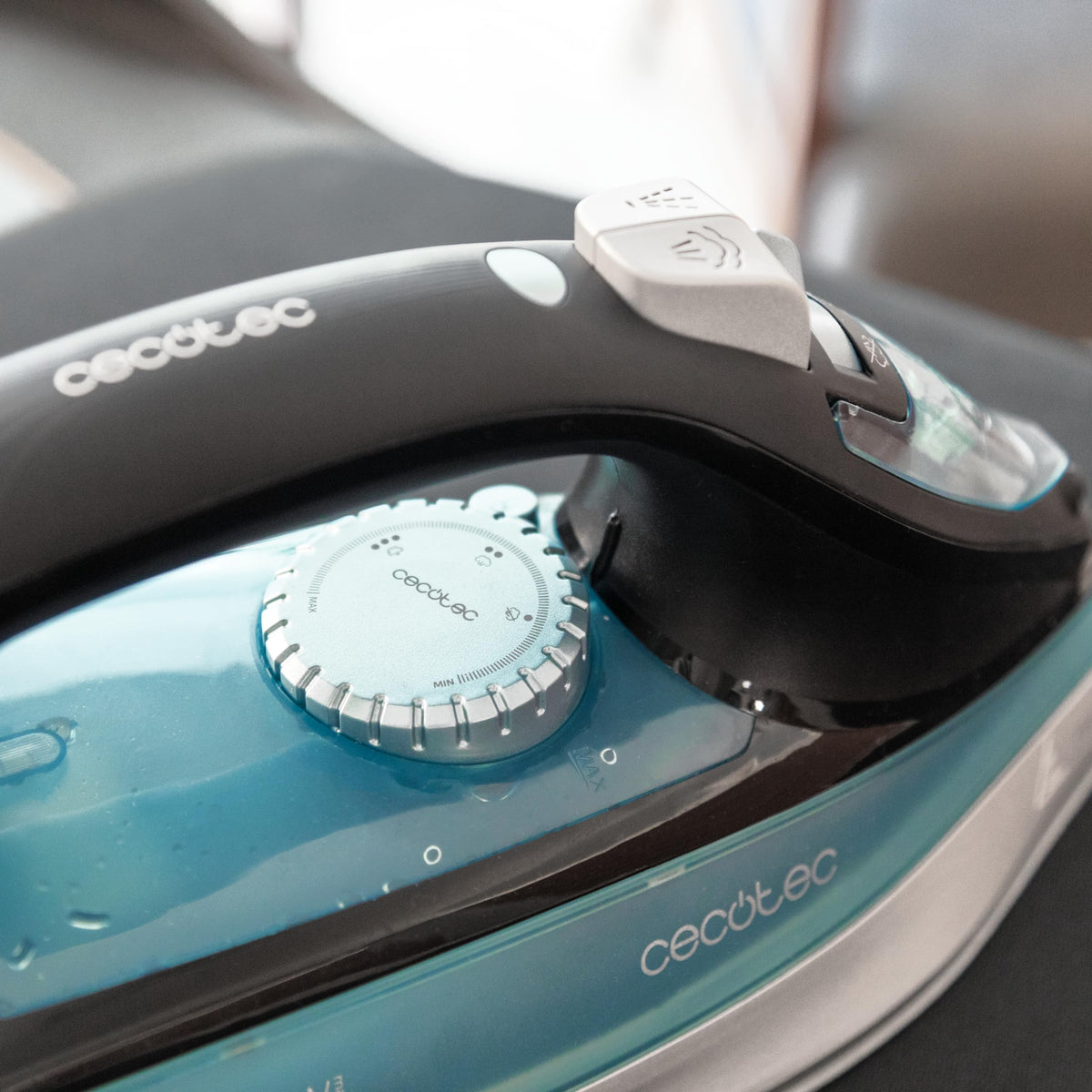 Cecotec Plancha de la Ropa Horizontal Vapor IronHero 3200 Vital. 3200W, Golpe de Vapor 270g/min, Vapor Continuo 70g/min, Suela Gran Resistencia con Deslizamiento Perfecto, Antigoteo