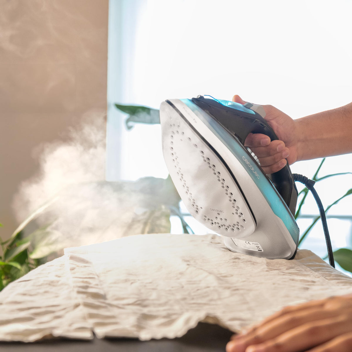 Cecotec Plancha de la Ropa Horizontal Vapor IronHero 3200 Vital. 3200W, Golpe de Vapor 270g/min, Vapor Continuo 70g/min, Suela Gran Resistencia con Deslizamiento Perfecto, Antigoteo