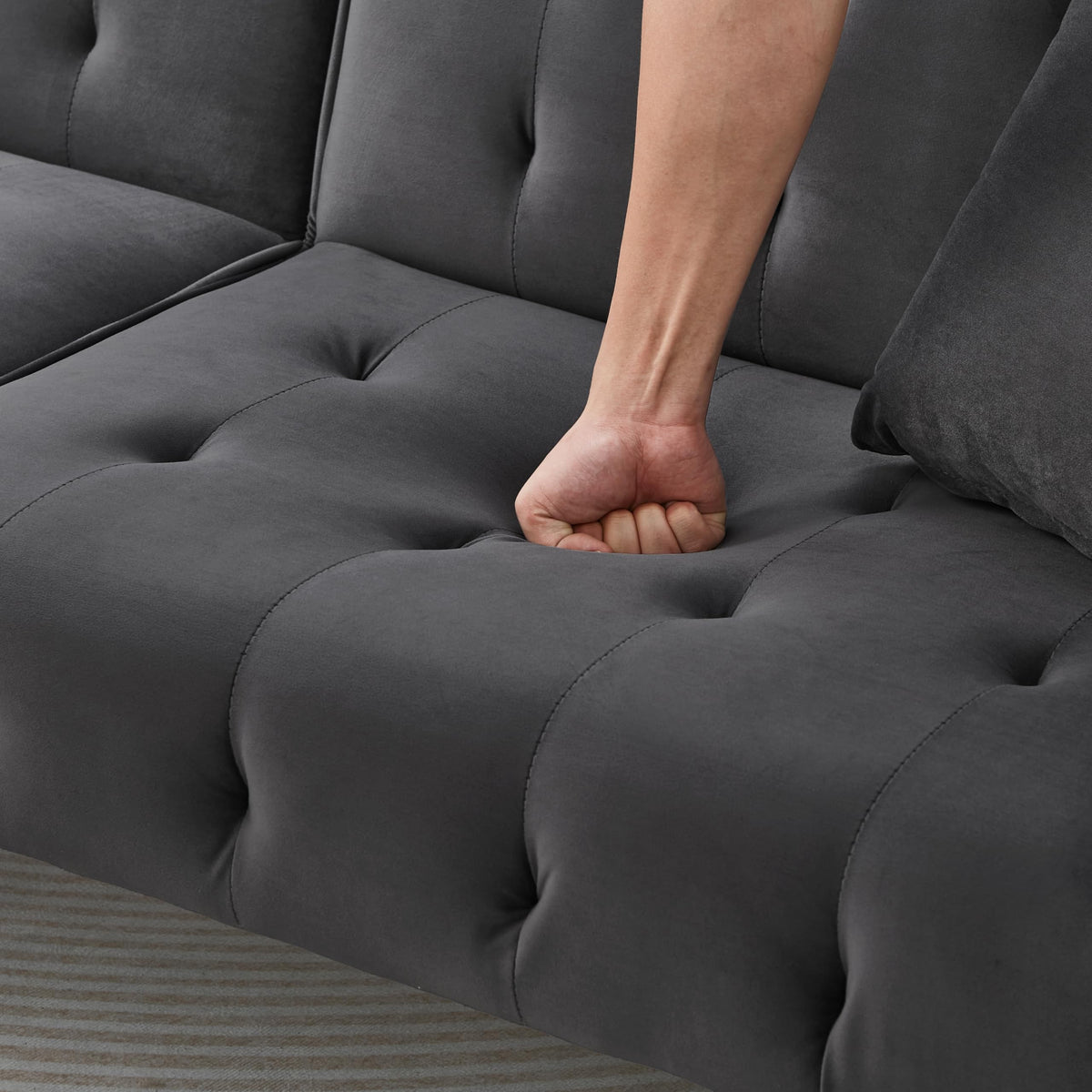 Sofá cama con esquinas ajustables, patas doradas, almohadas y bolsillos laterales para almacenamiento (Bavia)