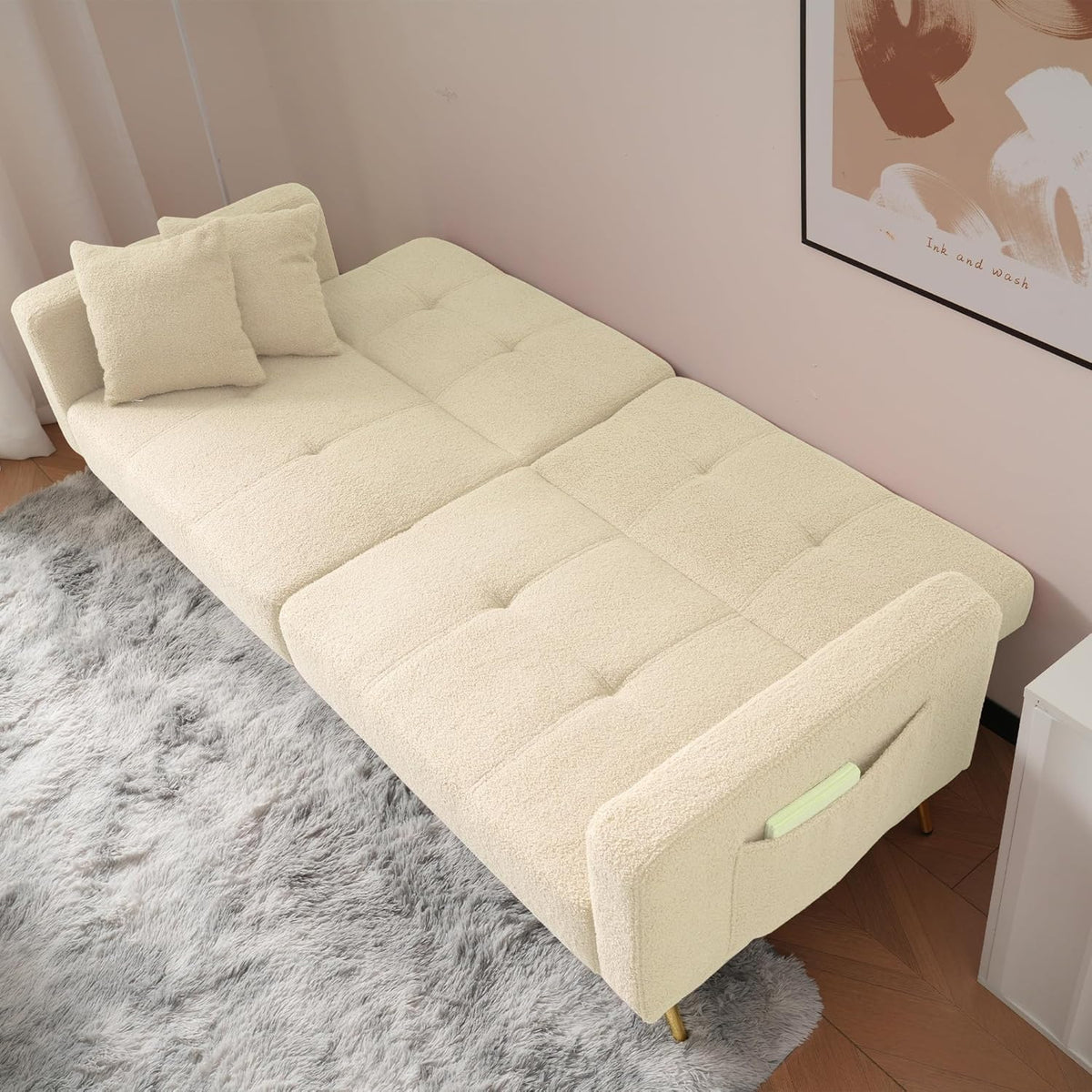 Sofá cama con esquinas ajustables, patas doradas, almohadas y bolsillos laterales para almacenamiento (Bavia)