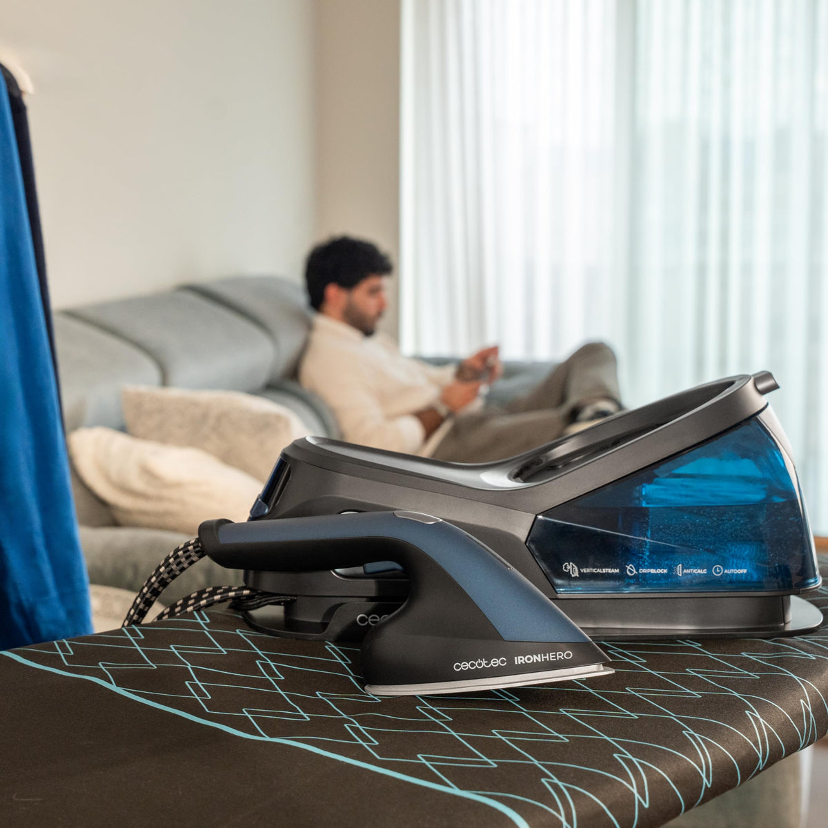 Cecotec Plancha Vertical de la Ropa Fast&Furious 4050 X-Treme. 1960W, Vapor Continuo 35g/min, Sistema Seguridad Auto Shut-Off, Accesorio Cepillo Incluido, Lista en 20 Segundos, Tanque 265ml
