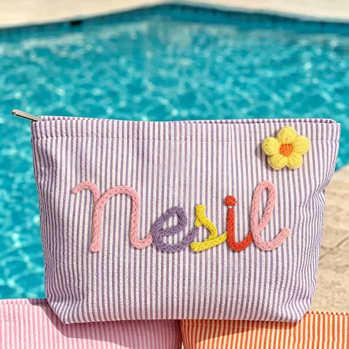 Bolsa de Maquillaje Personalizada de Tela Seersucker, Bolsa de Cosméticos con Nombre Personalizado, Regalo para Damas de Honor, Bolsa de Maquillaje de Viaje, Bolsa de Aseo a Rayas, Playa