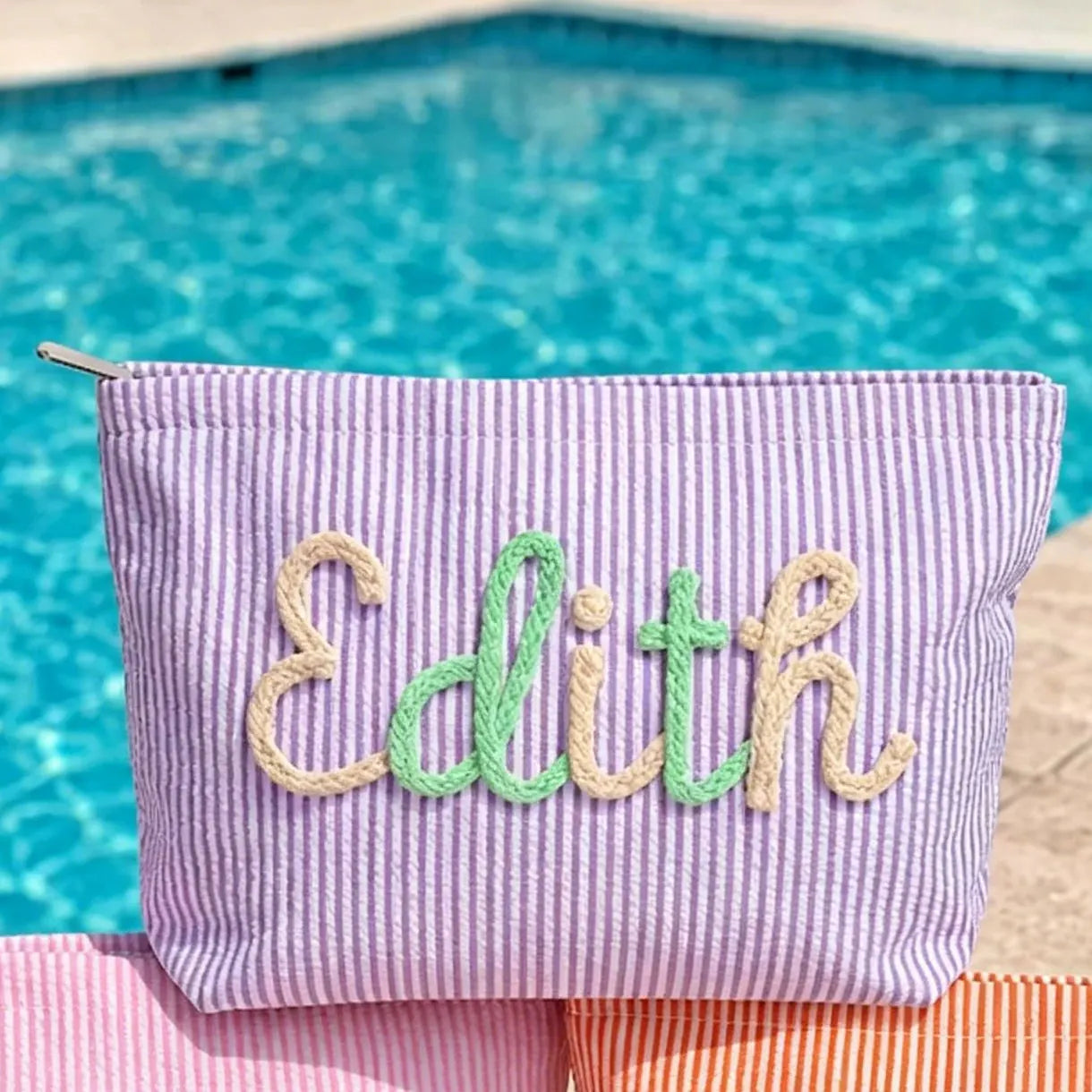 Bolsa de Maquillaje Personalizada de Tela Seersucker, Bolsa de Cosméticos con Nombre Personalizado, Regalo para Damas de Honor, Bolsa de Maquillaje de Viaje, Bolsa de Aseo a Rayas, Playa