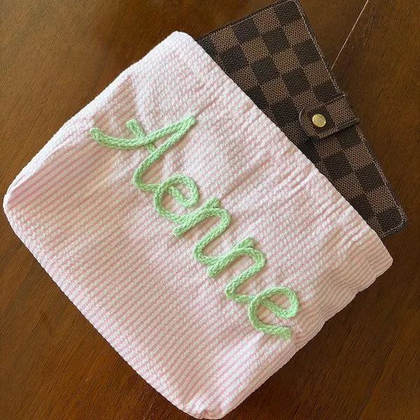 Bolsa de Maquillaje Personalizada de Tela Seersucker, Bolsa de Cosméticos con Nombre Personalizado, Regalo para Damas de Honor, Bolsa de Maquillaje de Viaje, Bolsa de Aseo a Rayas, Playa