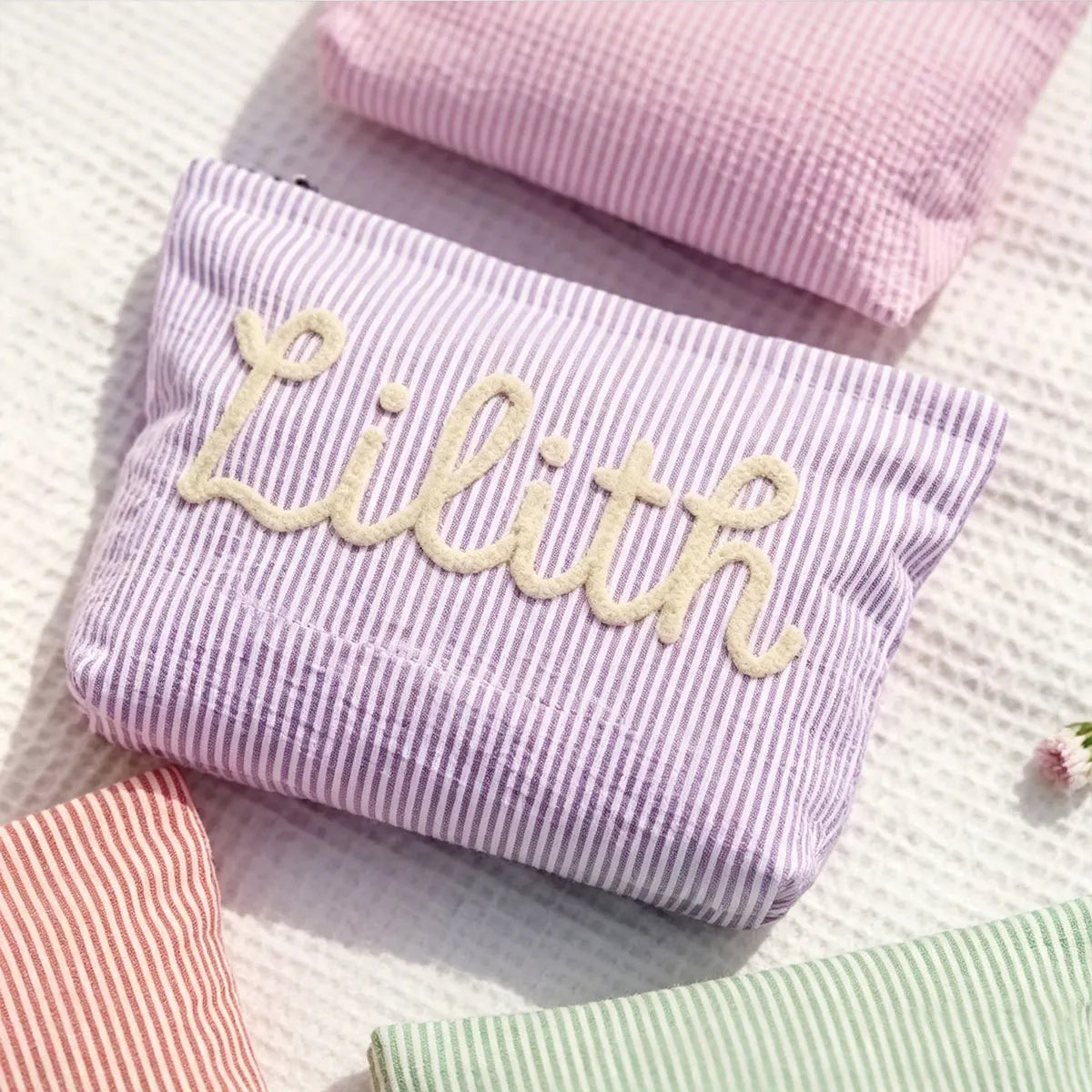 Bolsa de Maquillaje Personalizada de Tela Seersucker, Bolsa de Cosméticos con Nombre Personalizado, Regalo para Damas de Honor, Bolsa de Maquillaje de Viaje, Bolsa de Aseo a Rayas, Playa