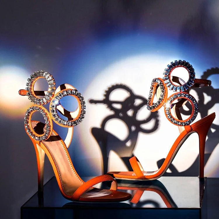 Nuevas Sandalias de punta estrecha de verano para mujer, zapatos de tacón súper alto con hebilla de diamantes de imitación, zapatos de moda para mujer, Sandalias para mujer