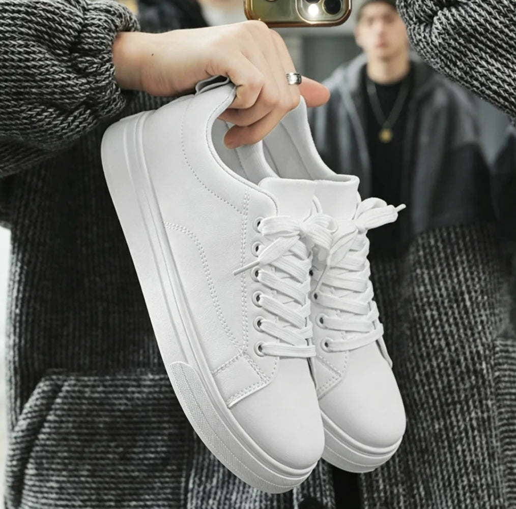 Wholesale Black and White Waterproof Men's Sports Shoes Soft Rubber Sole Male Casual Footwear for Walking New Man Board Sneakers