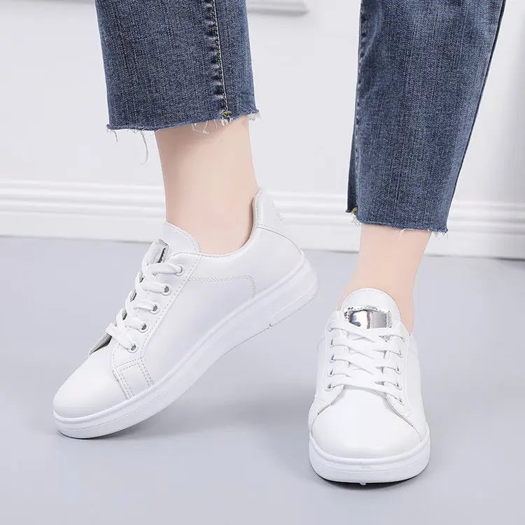 Women's Casual Board Chunky Sports Shoes New White Soft Features Fashionable Sneakers for Boys and Girls