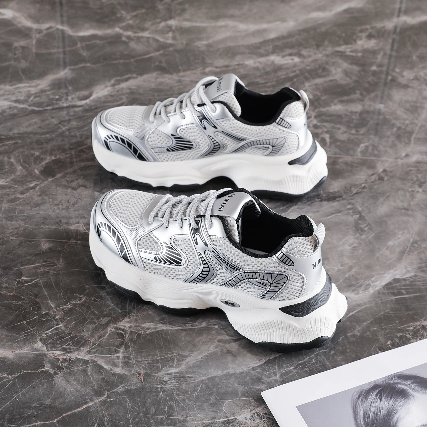 Cool Handsome Style Men's Sports Shoes Fashion Walking Style Casual Shoes Breathable comfort Increase Men's Shoes