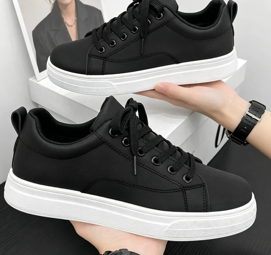 Wholesale Black and White Waterproof Men's Sports Shoes Soft Rubber Sole Male Casual Footwear for Walking New Man Board Sneakers