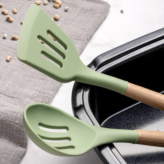 Utensilios de silicona verde aguacate, juego de herramientas de cocina con mango de madera, espátula antiadherente, cucharón, batidores de huevos, pala, nuevo