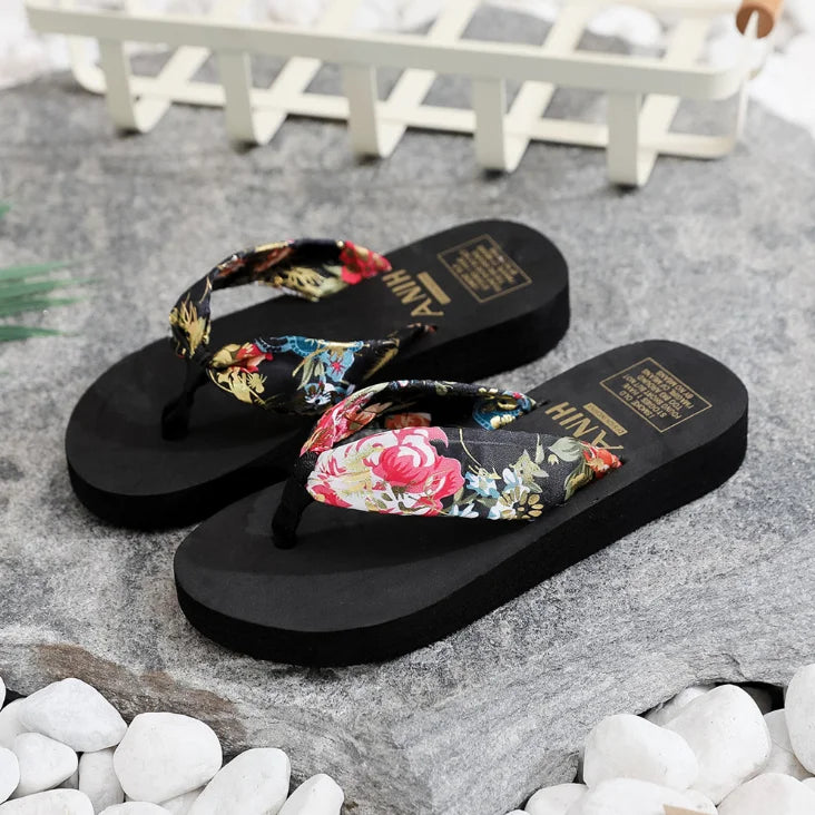 2026 New Summer Fashion Ladies Platform Beach Flip Flops Wedge Slippers for Women PVC PU Rubber Women's Summer Flat Shoes 1pcs