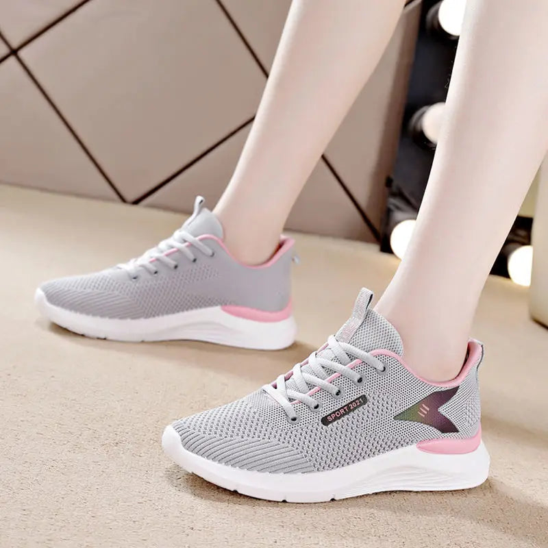 New Mesh Women's Shoes Breathable Fashionable Casual and Travel Shoes