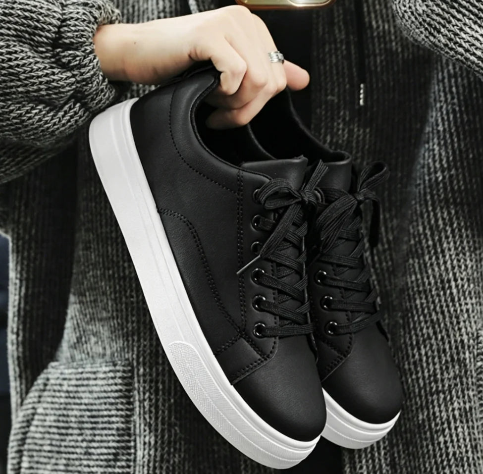Wholesale Black and White Waterproof Men's Sports Shoes Soft Rubber Sole Male Casual Footwear for Walking New Man Board Sneakers