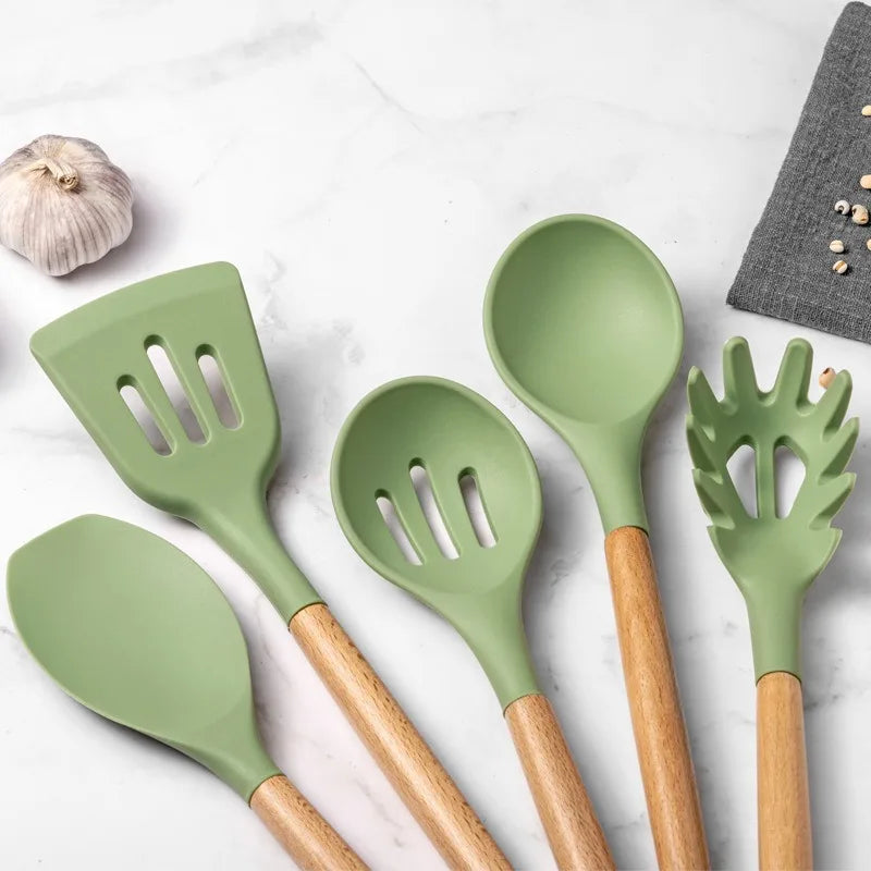 Utensilios de silicona verde aguacate, juego de herramientas de cocina con mango de madera, espátula antiadherente, cucharón, batidores de huevos, pala, nuevo
