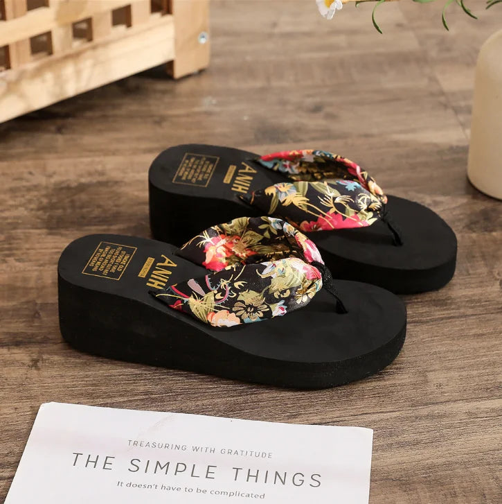 2026 New Summer Fashion Ladies Platform Beach Flip Flops Wedge Slippers for Women PVC PU Rubber Women's Summer Flat Shoes 1pcs