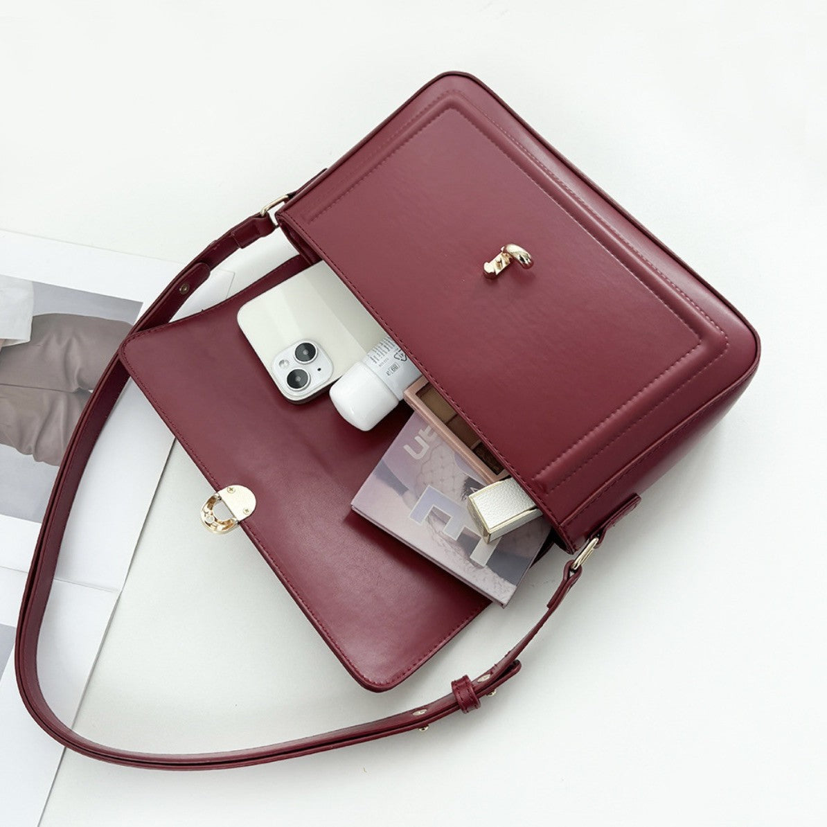 High Texturity Red Retro Bride Wedding Bag 2024 New Entry Luxury Commuter Underarm Bag French Niche Handbag
