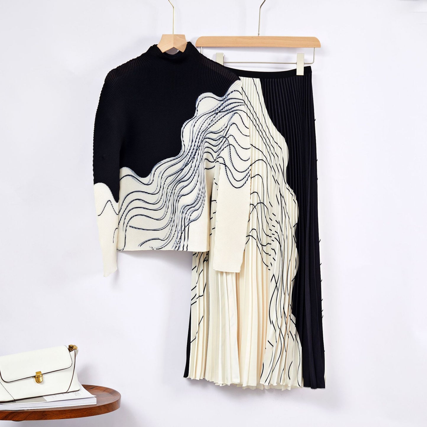 Pleated Suit for Women, Two-Piece Set, 2025 Autumn, High-End Printed Curved Top and Skirt, Age-Reducing Skirt Suit