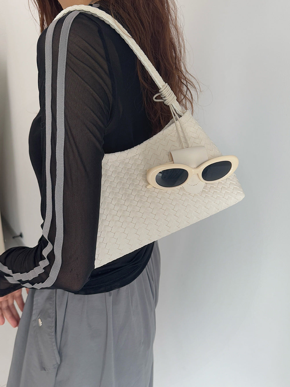 French-Style Handbag with a High-End Feel, Fashionable and Light Luxury Underarm Bag, Niche Retro Baguette Bag, Commuter Woven Bag