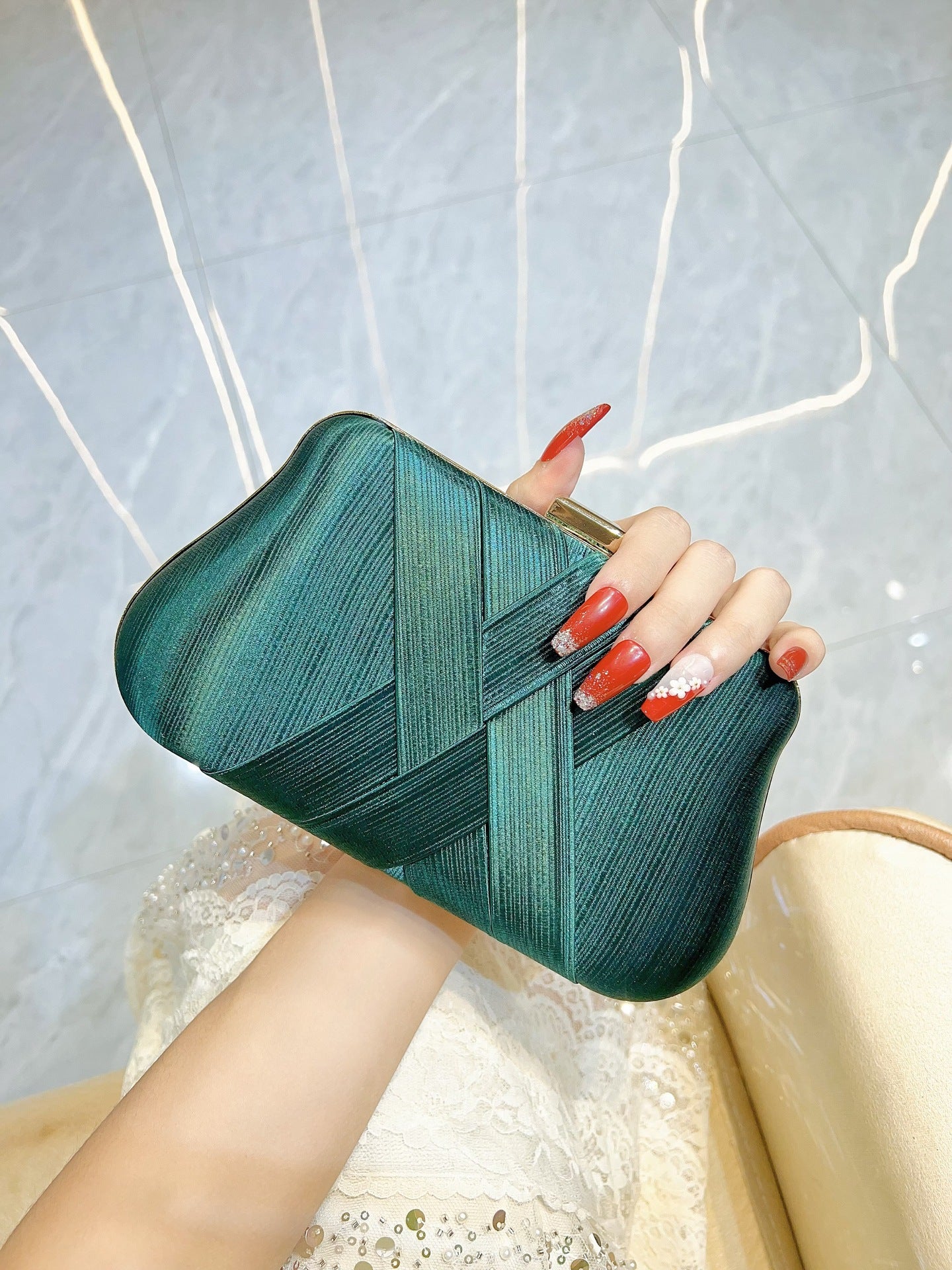 New Pleated Satin Evening Bag Woven Clutch Bag Celebrity Elegant Banquet Bag with Cheongsam Evening Bag Dress