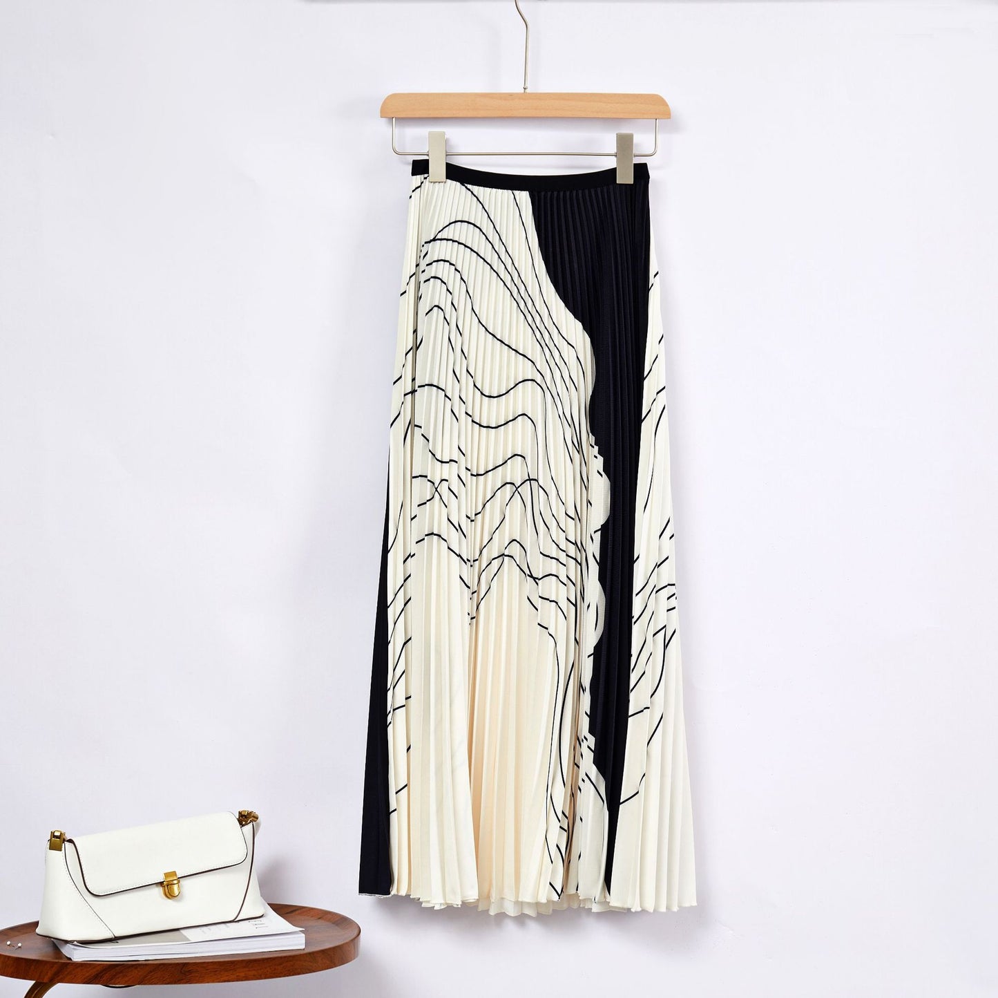 Pleated Suit for Women, Two-Piece Set, 2025 Autumn, High-End Printed Curved Top and Skirt, Age-Reducing Skirt Suit