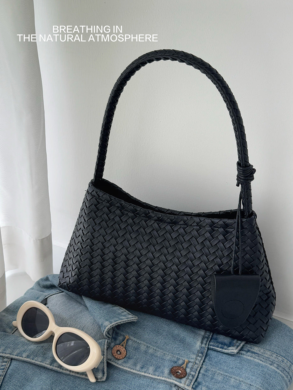 French-Style Handbag with a High-End Feel, Fashionable and Light Luxury Underarm Bag, Niche Retro Baguette Bag, Commuter Woven Bag