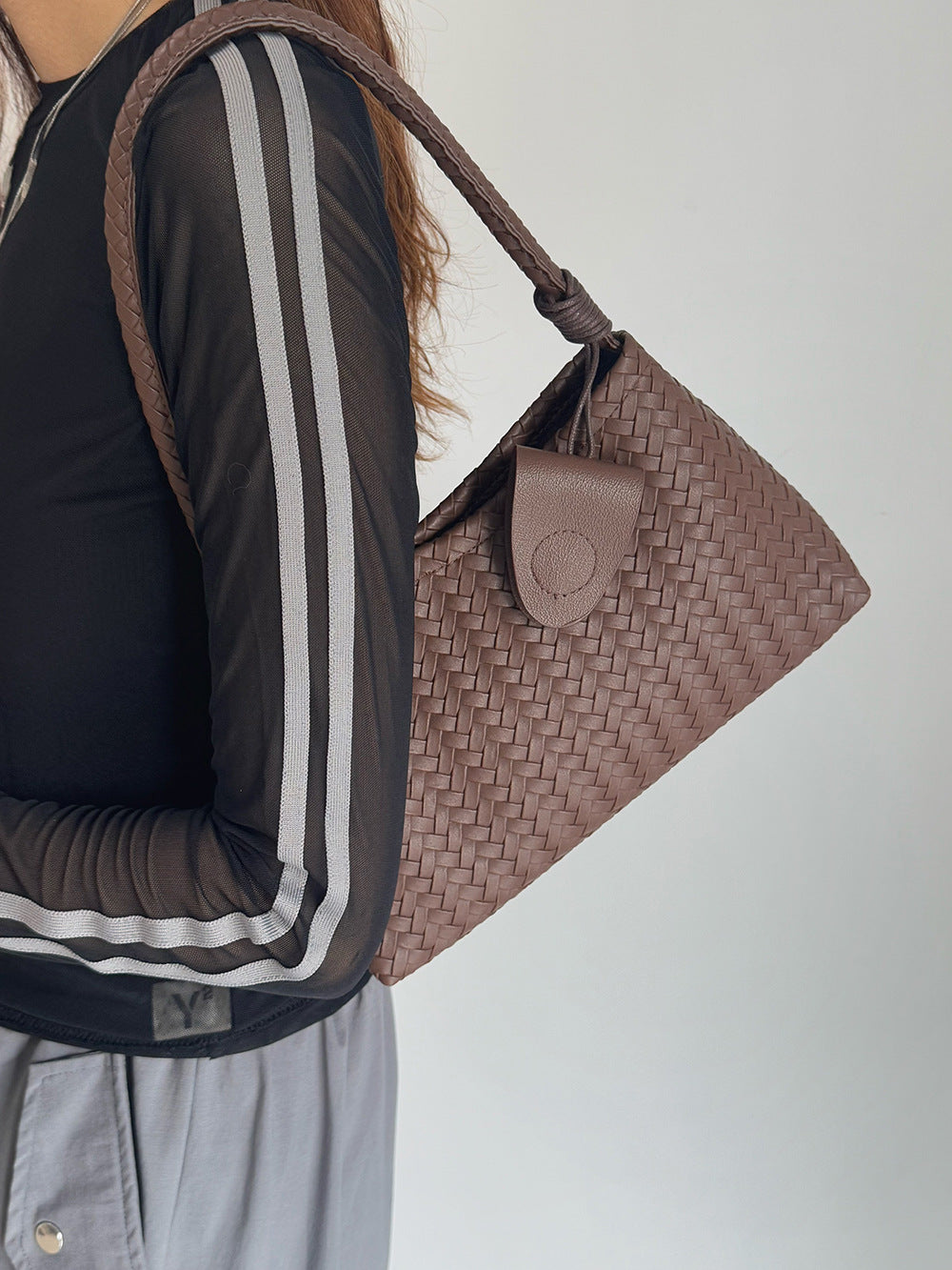 French-Style Handbag with a High-End Feel, Fashionable and Light Luxury Underarm Bag, Niche Retro Baguette Bag, Commuter Woven Bag