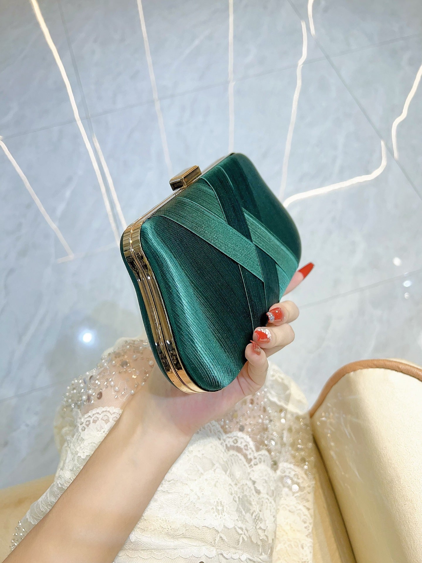 New Pleated Satin Evening Bag Woven Clutch Bag Celebrity Elegant Banquet Bag with Cheongsam Evening Bag Dress