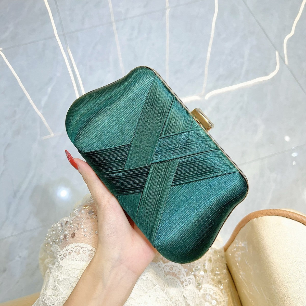 New Pleated Satin Evening Bag Woven Clutch Bag Celebrity Elegant Banquet Bag with Cheongsam Evening Bag Dress