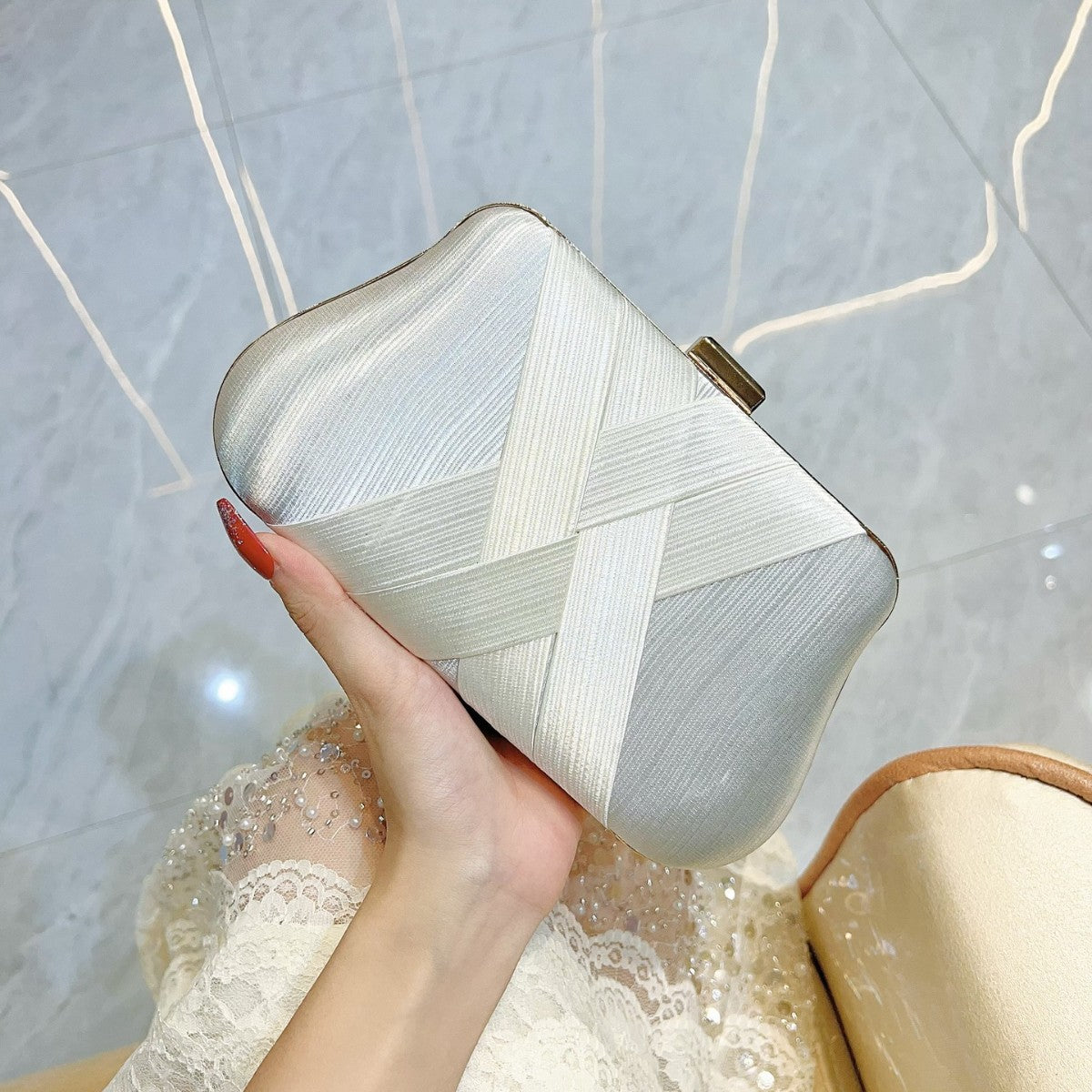 New Pleated Satin Evening Bag Woven Clutch Bag Celebrity Elegant Banquet Bag with Cheongsam Evening Bag Dress