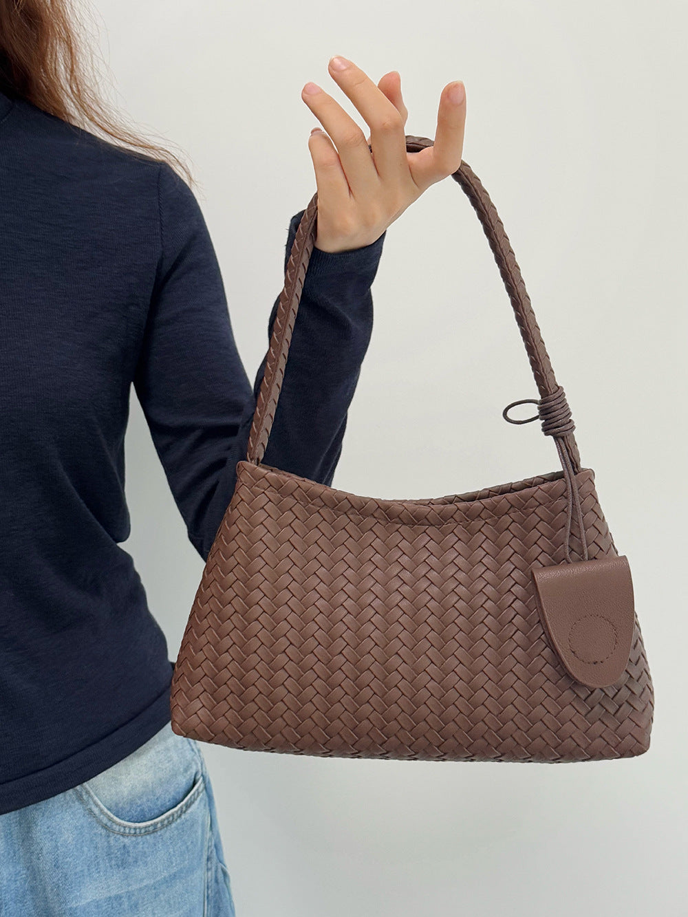 French-Style Handbag with a High-End Feel, Fashionable and Light Luxury Underarm Bag, Niche Retro Baguette Bag, Commuter Woven Bag