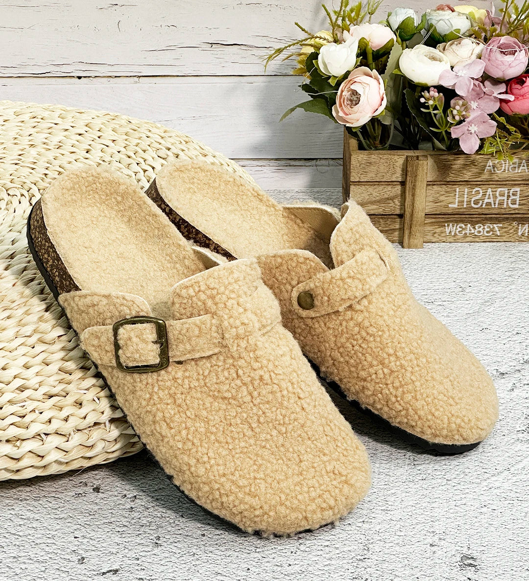Otoño e Invierno nuevas mujeres y hombres tela de gamuza zapatilla de punta cerrada interior o exterior Slip-on Retro Sandalias planas duraderas