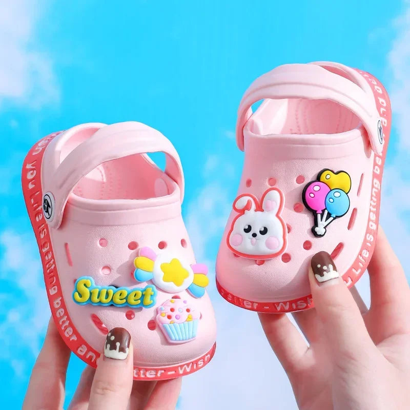 Zapatos de verano para niños, sandalias con agujeros, zapatos para niños, zapatillas suaves antideslizantes con diseño de dibujos animados, zapatos de bebé con agujeros, playa de arena para niños y niñas