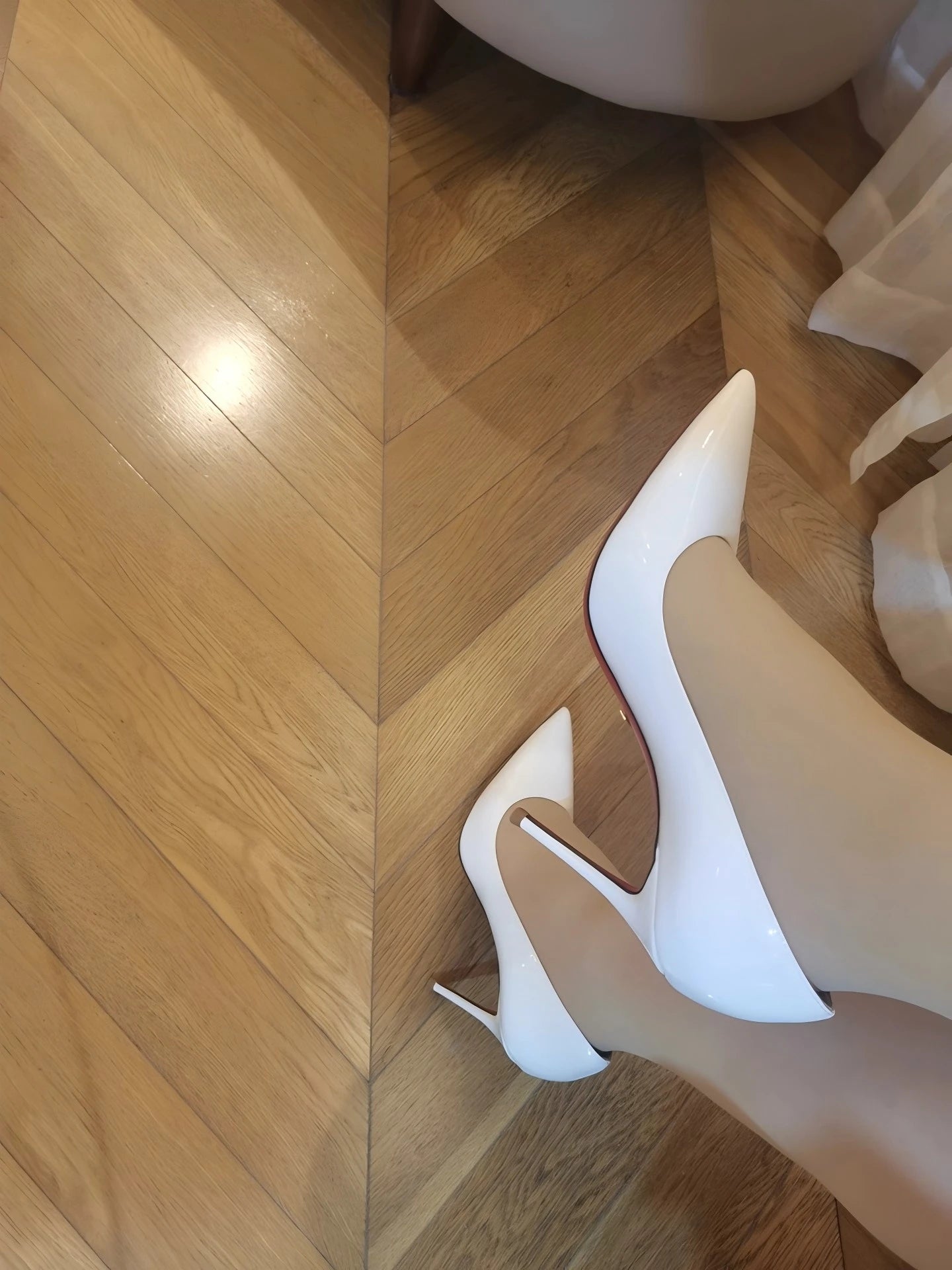 Sandalias de mujer 2026, nuevas, de tacón alto de 12 cm, estilo francés, puntiagudas, tacón delgado, sexys, negras, de boca poco profunda, zapatos individuales con suela roja para mujer.