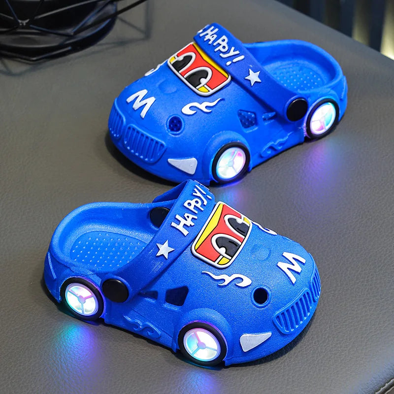 Pantuflas Infantiles Verano 2026, Nuevas Pantuflas de Playa para Niños con Forma de Auto, con Ruedas que se Iluminan, Antideslizantes y con Suela Suave