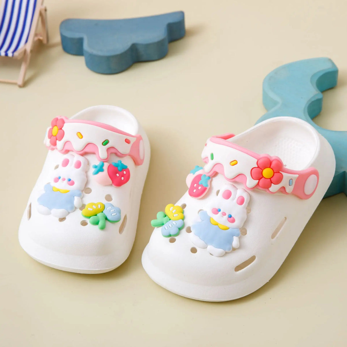 Zapatos de jardín para niñas, zuecos de suela blanda para bebé, sandalias de playa transpirables antideslizantes para interiores y exteriores, bonito conejito de dibujos animados a la moda