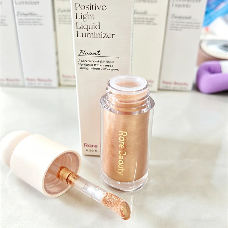 Rare Beauty Barra de Contorno Facial 3D, Bronceador, Iluminador Líquido Brillante para Mejillas, Maquillaje con Toque Femenino