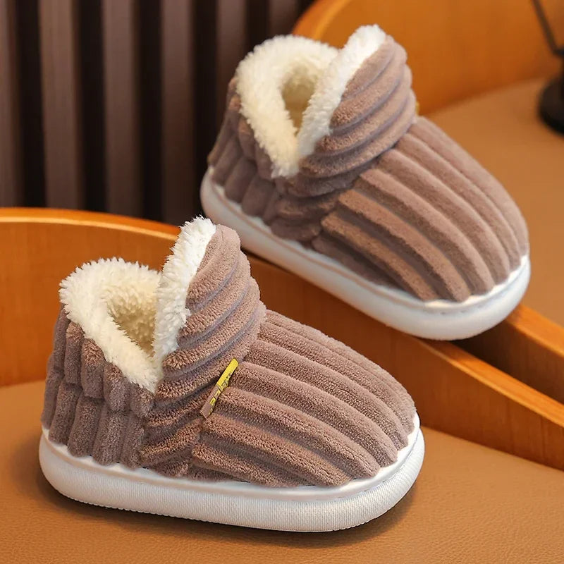 Nuevas zapatillas de felpa a rayas sencillas de invierno, suela suave antideslizante para niños y niñas, zapatos cálidos de algodón para el hogar